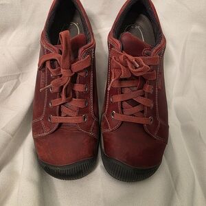 Keen Women's Lace Up Burgundy Shoes